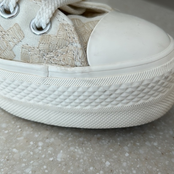 Converse Chuck Taylor All Star Lift Platform Tonal Embroidery  Shoe Size 8 🤍❤️ - Picture 13 of 17